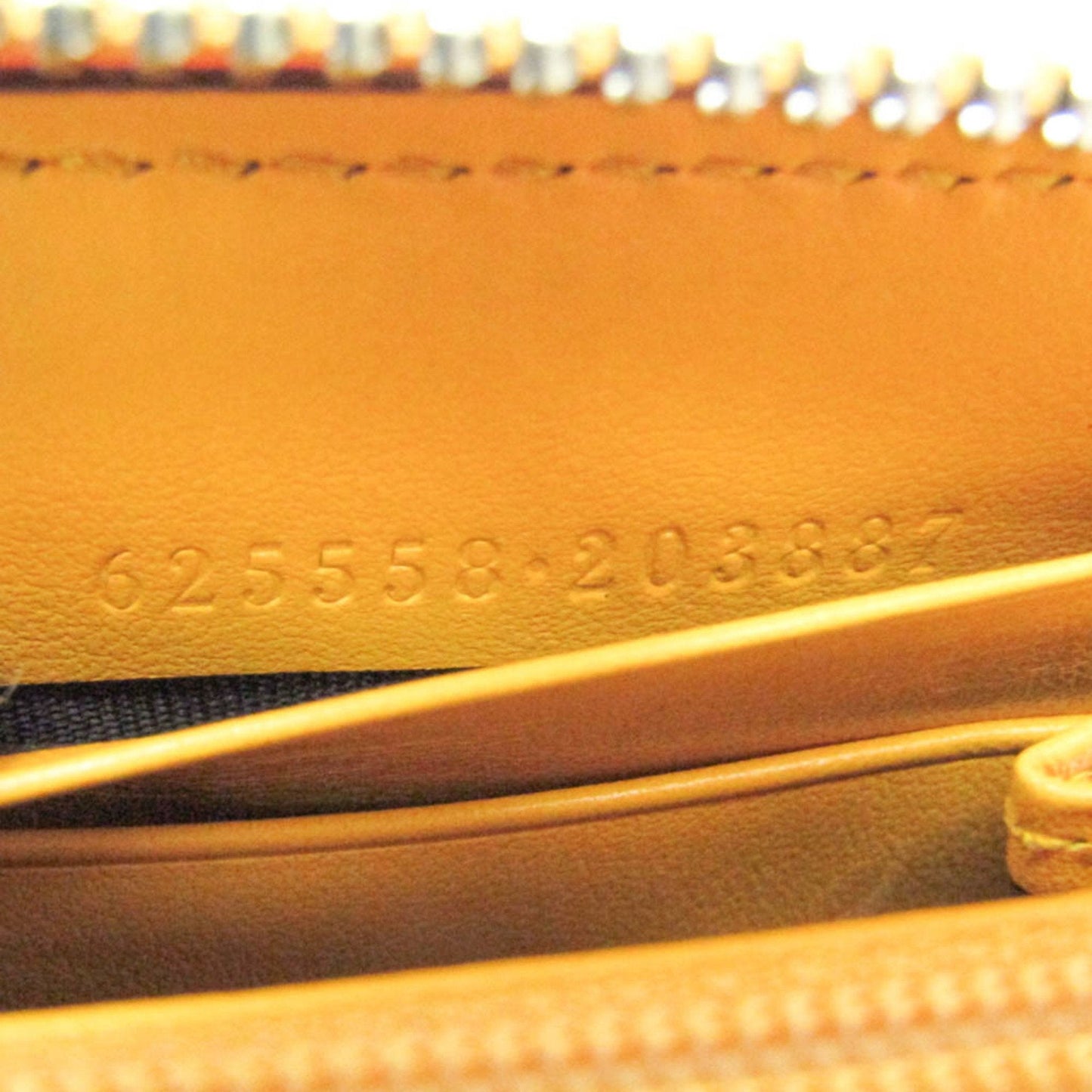 GUCCI GG embosse Wallet