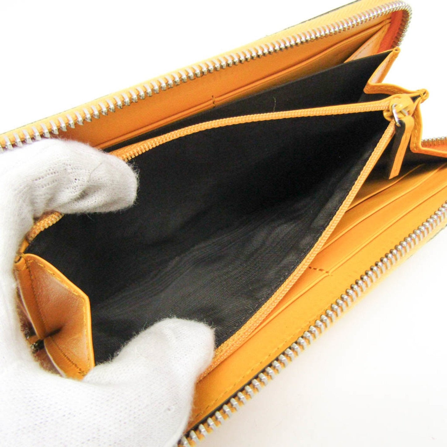 GUCCI GG embosse Wallet