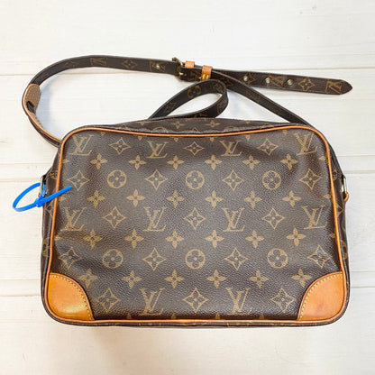 Crossbody Luxury Designer By Louis Vuitton  Size: Large