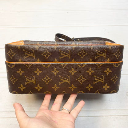 Crossbody Luxury Designer By Louis Vuitton  Size: Large