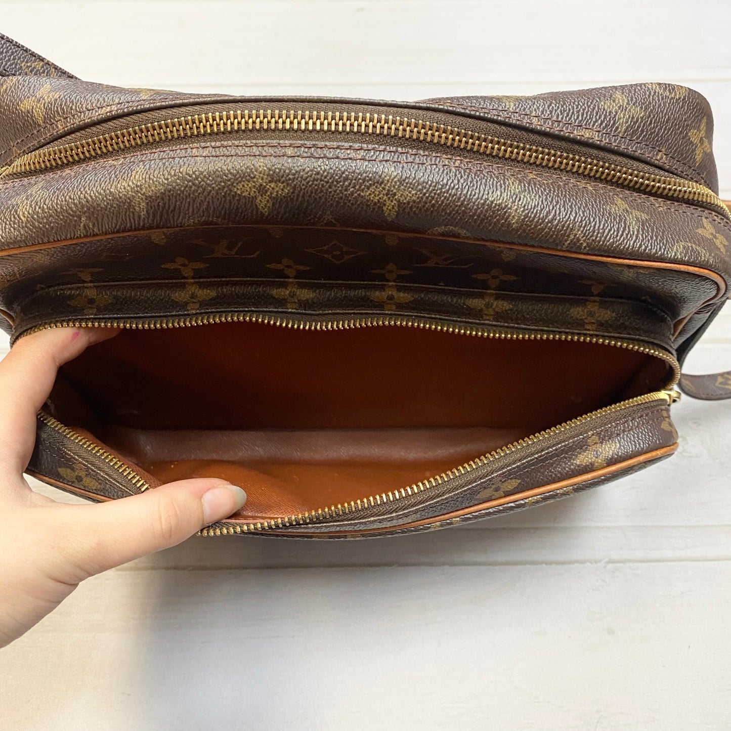 Crossbody Luxury Designer By Louis Vuitton  Size: Large