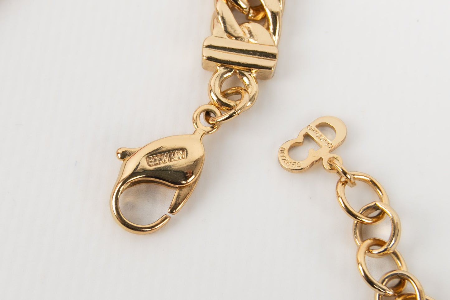 Collier court Dior
