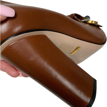 Shoes Luxury Designer By Gucci In Brown, Size: 8