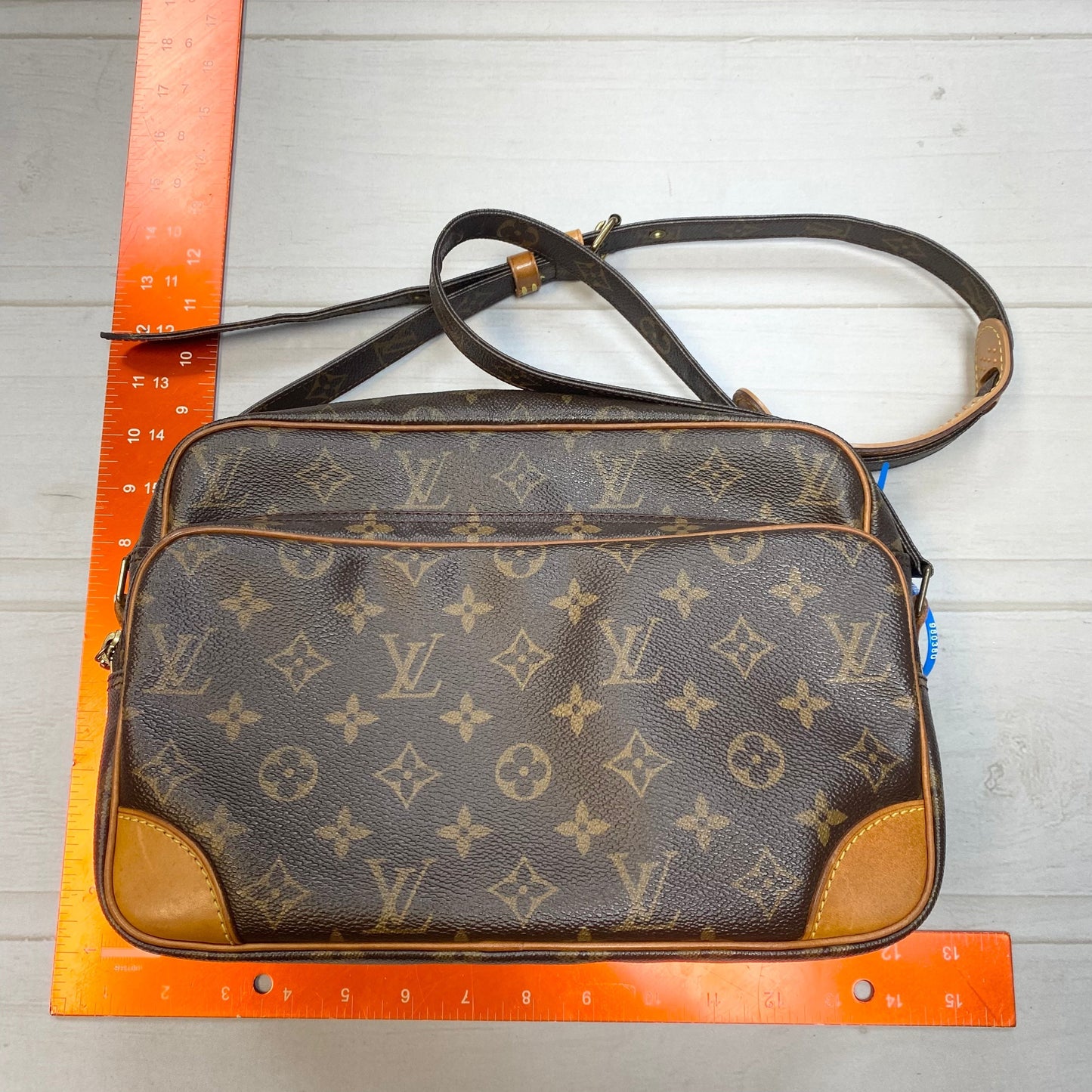 Crossbody Luxury Designer By Louis Vuitton  Size: Large