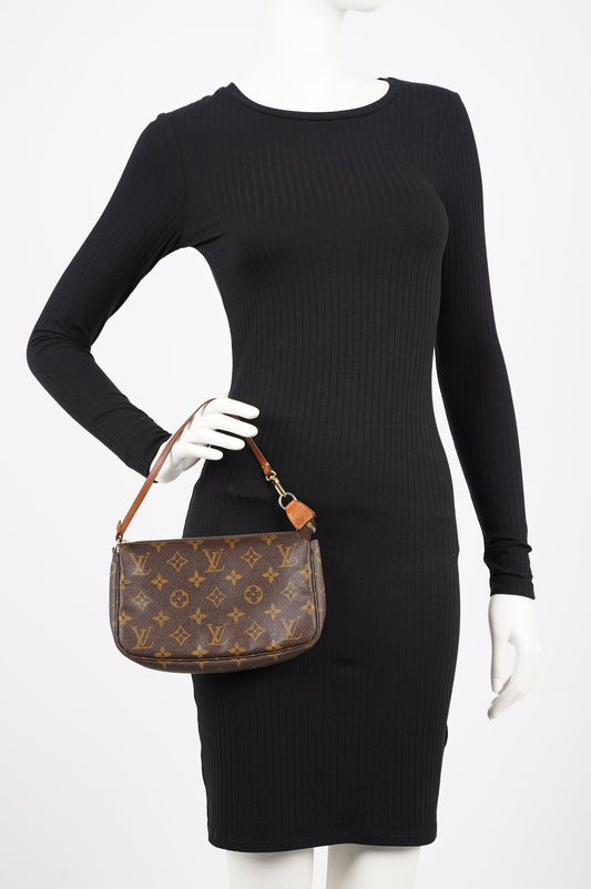 Louis Vuitton Womens Vintage Pochette Accessoire Monogram