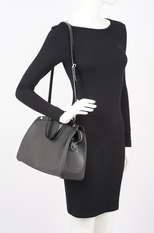Louis Vuitton Womens Brea Black Epi Leather MM