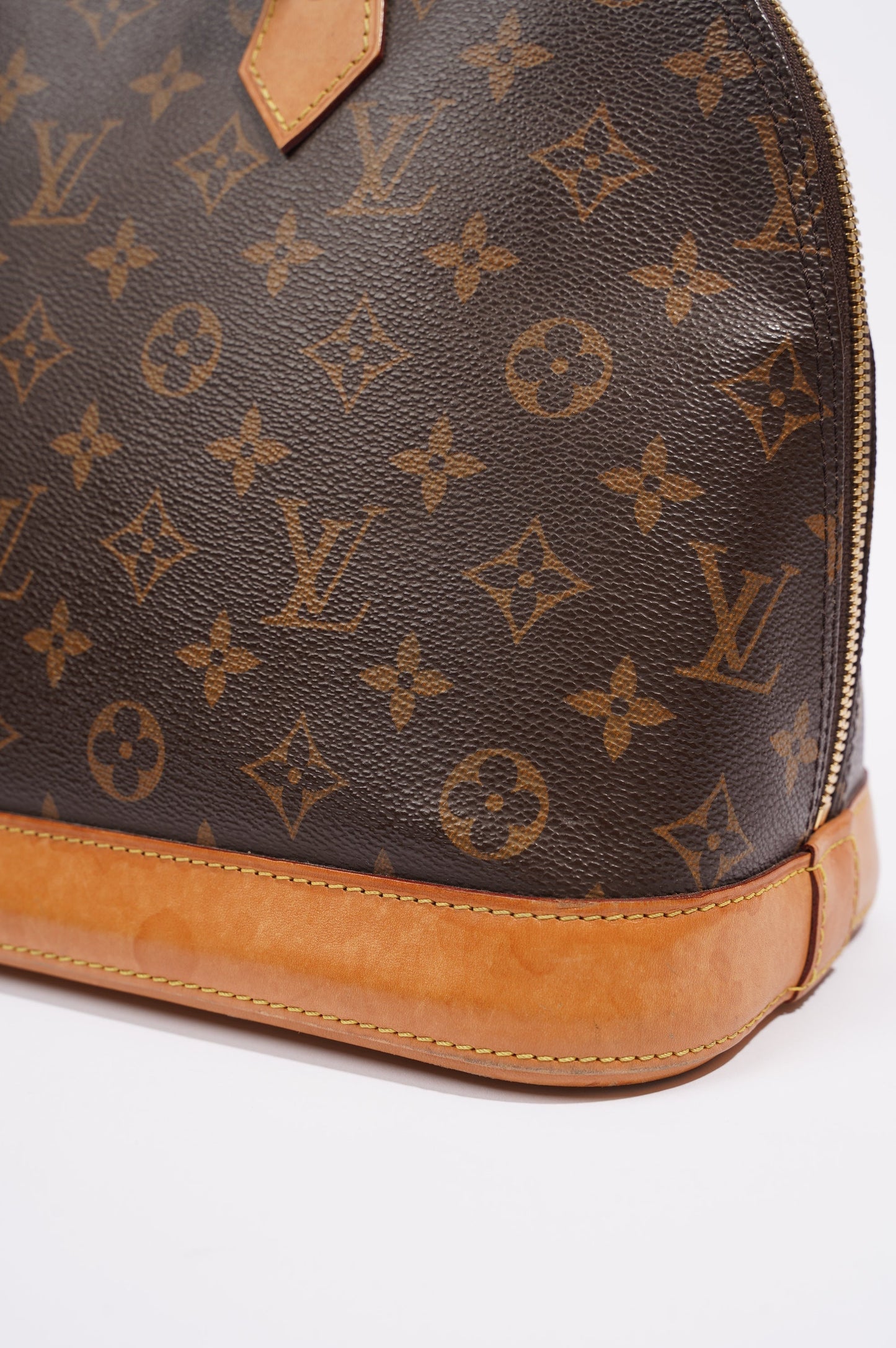 Louis Vuitton Womens Alma Monogram PM
