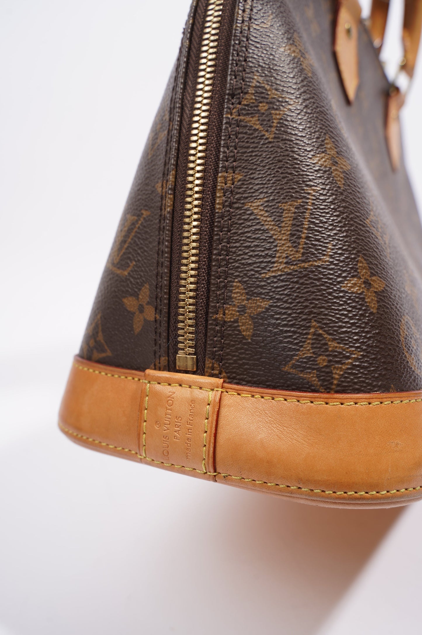 Louis Vuitton Womens Alma Monogram PM
