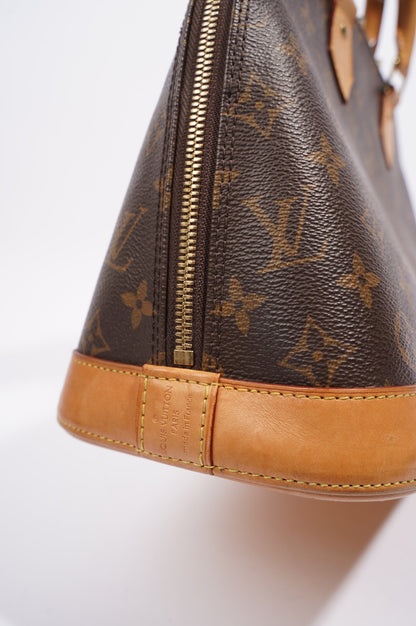 Louis Vuitton Womens Alma Monogram PM