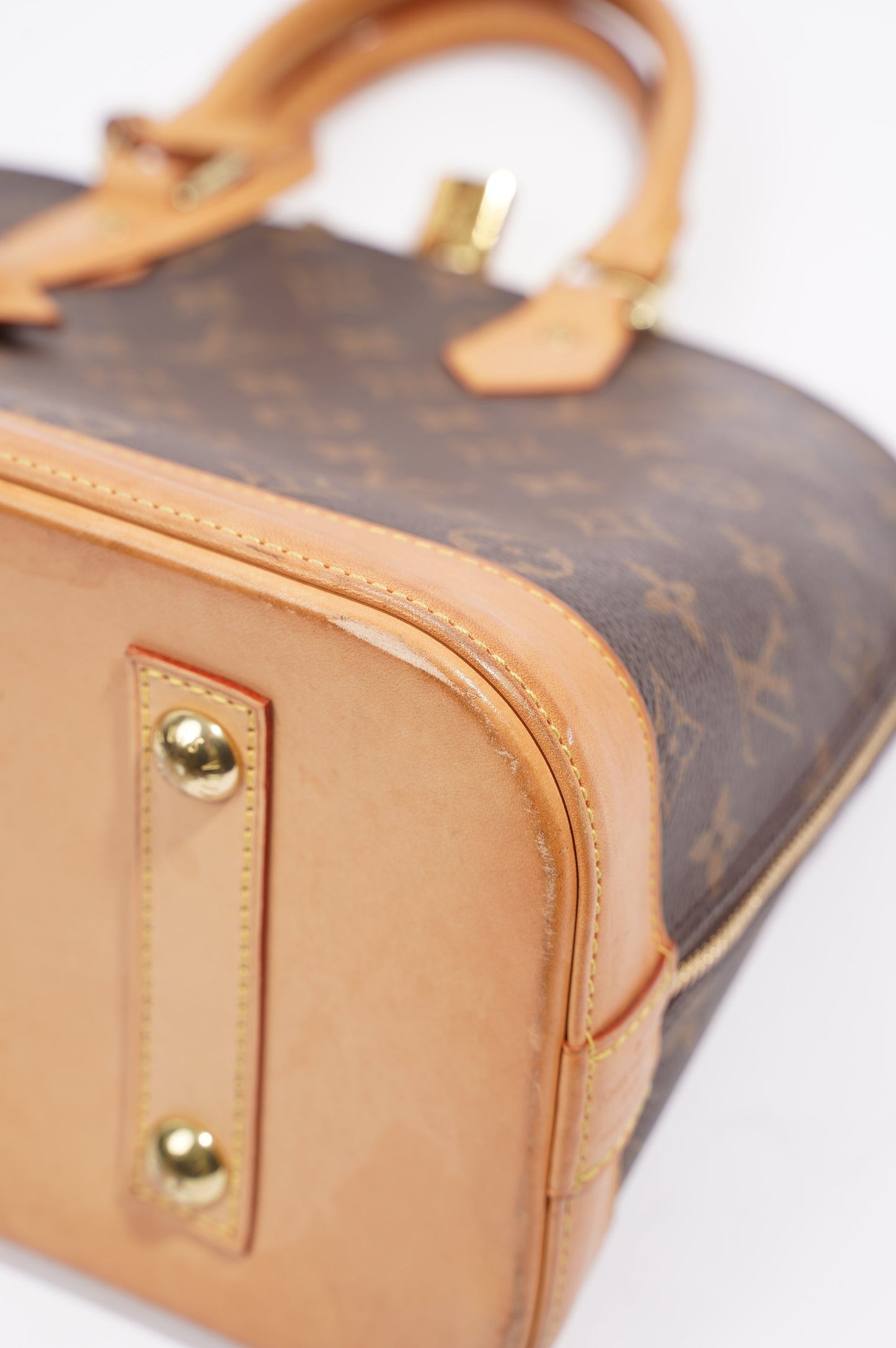 Louis Vuitton Womens Alma Monogram PM