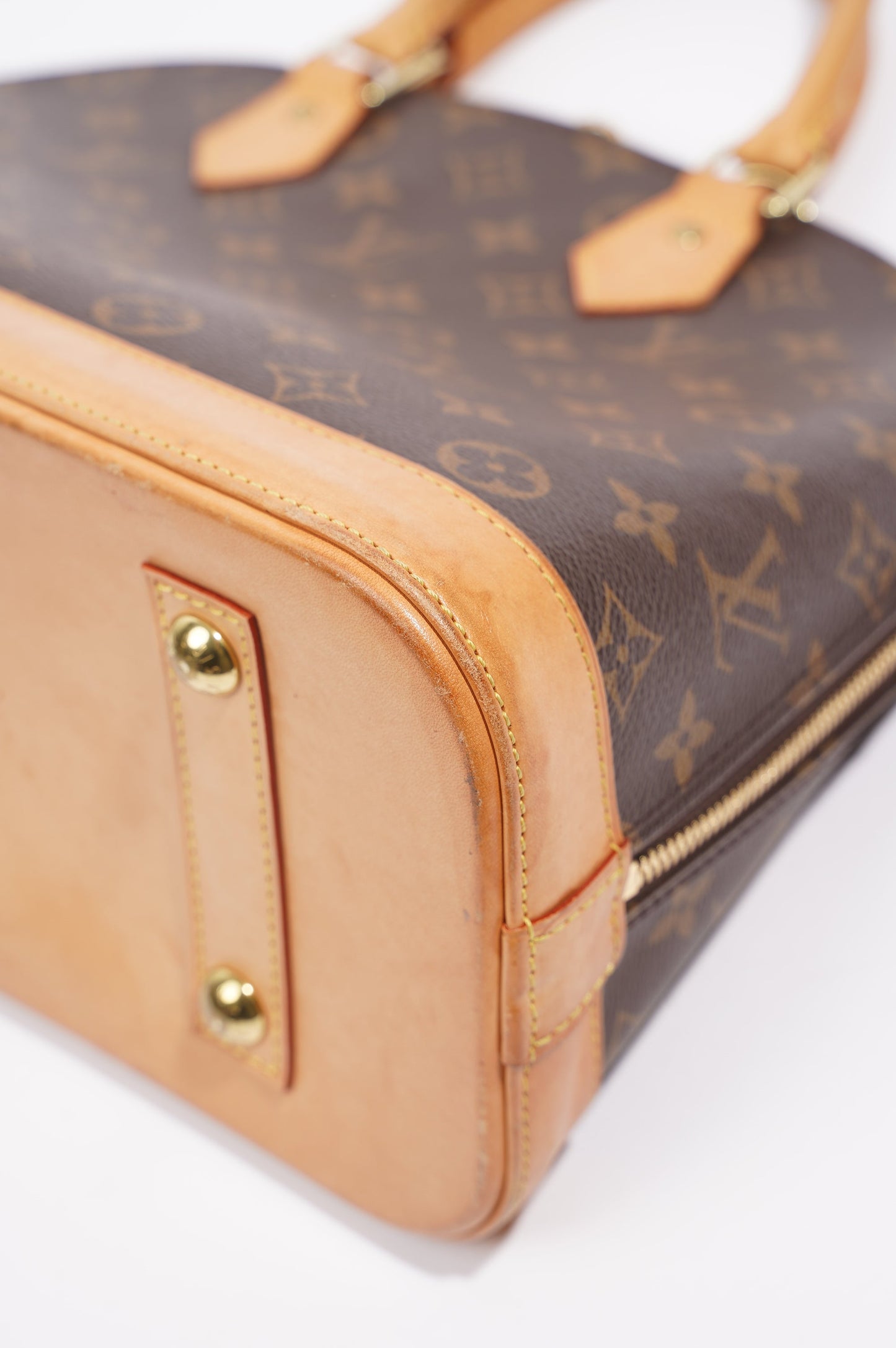 Louis Vuitton Womens Alma Monogram PM