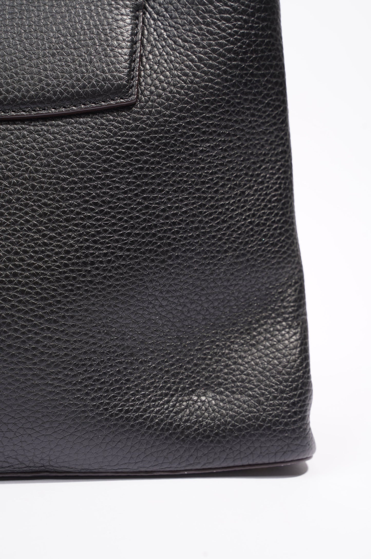 Louis Vuitton Womens Capucines Black Taurillon Leather MM
