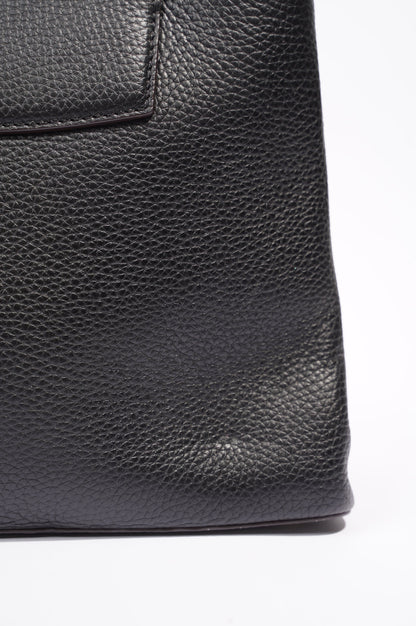Louis Vuitton Womens Capucines Black Taurillon Leather MM
