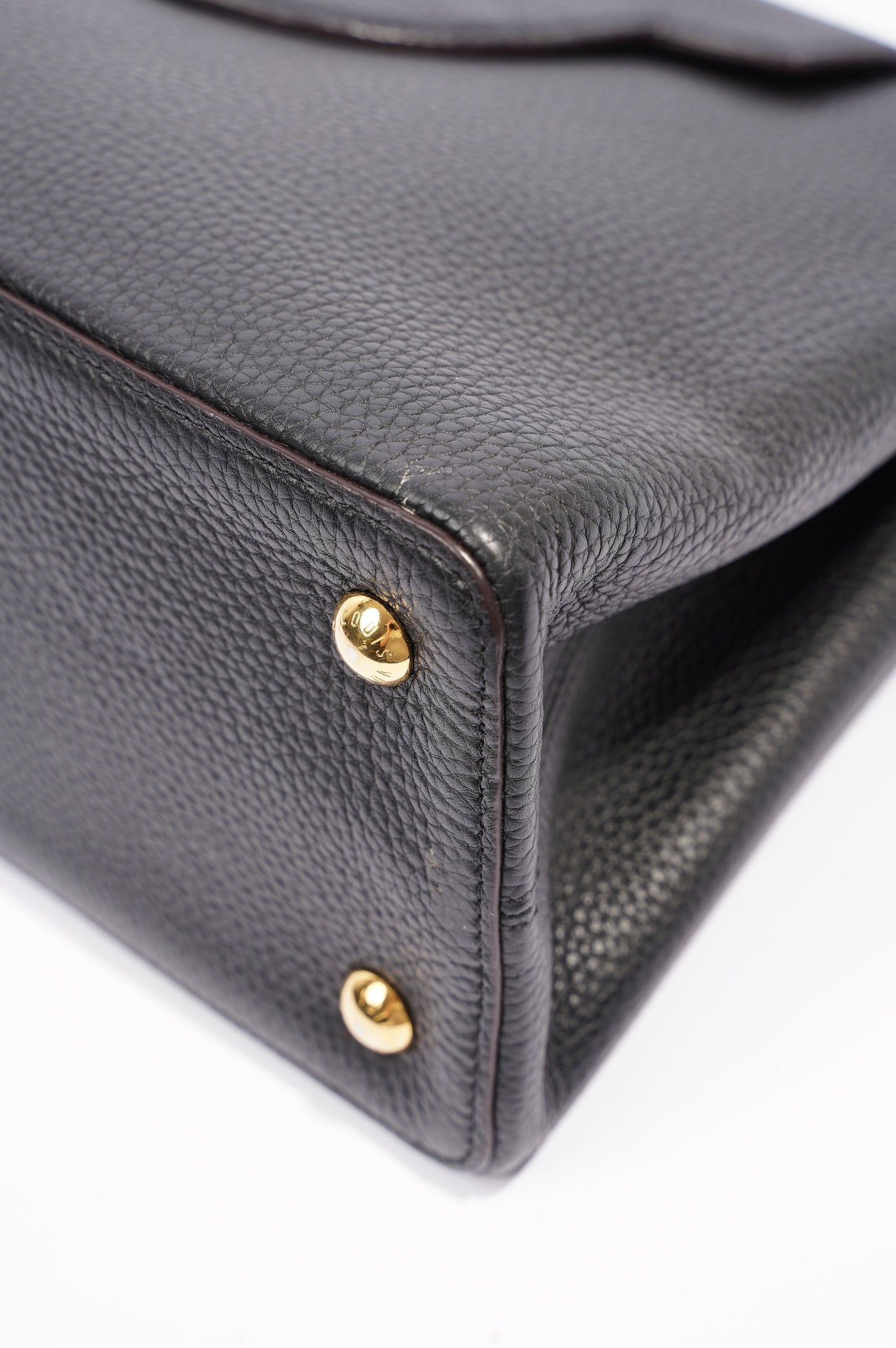 Louis Vuitton Womens Capucines Black Taurillon Leather MM