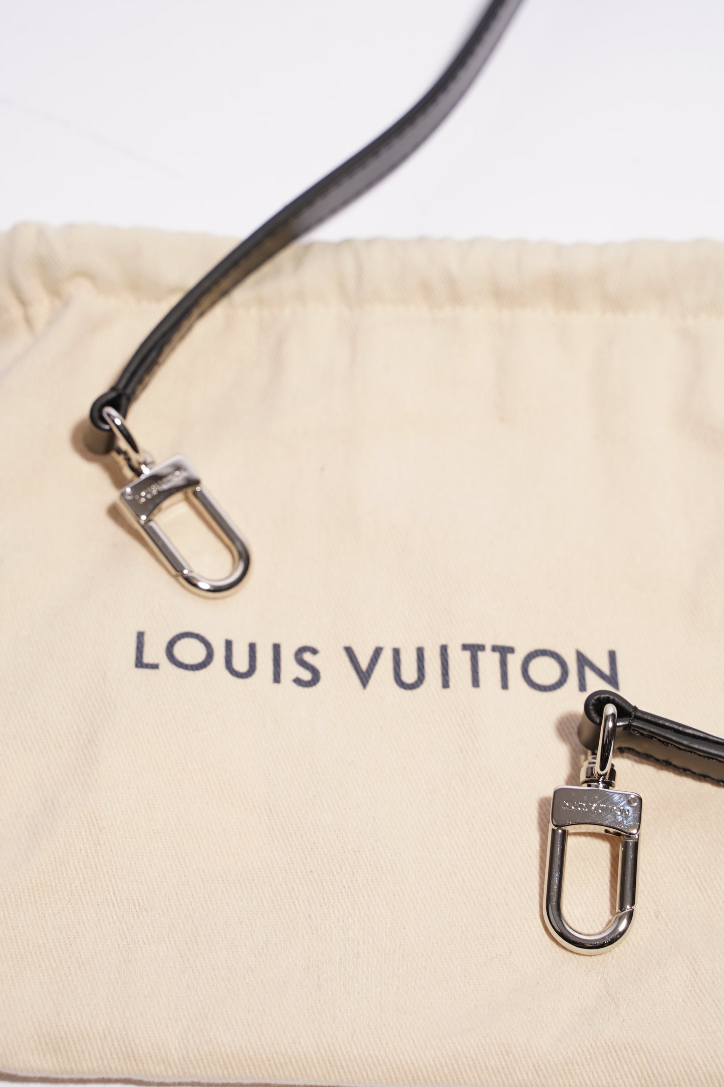 Louis Vuitton Womens Kleber Black Epi Leather MM
