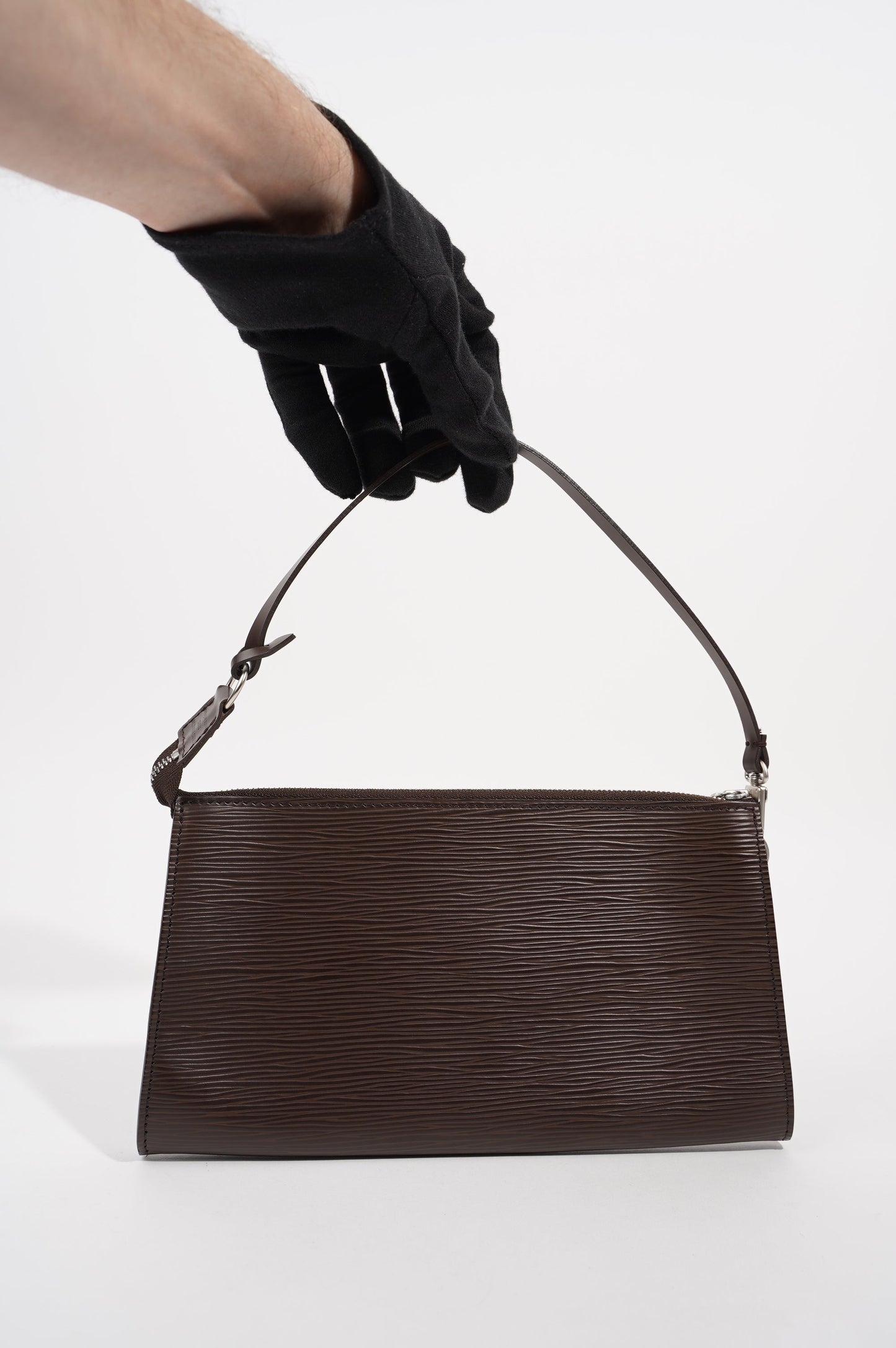Louis Vuitton Womens Pochette Accessoire Quetsche Epi Leather