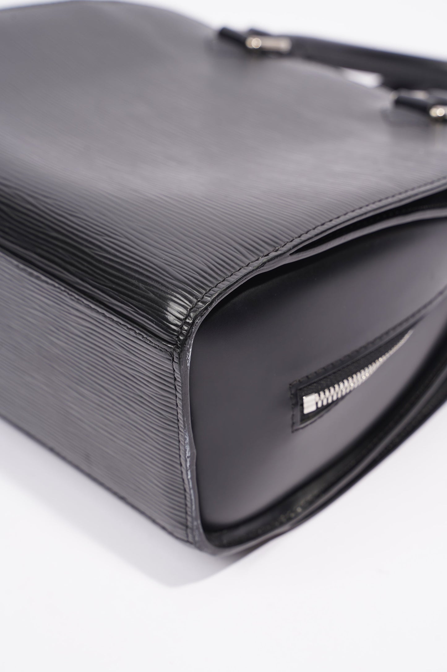 Louis Vuitton Womens Pont Neuf Black Epi Leather