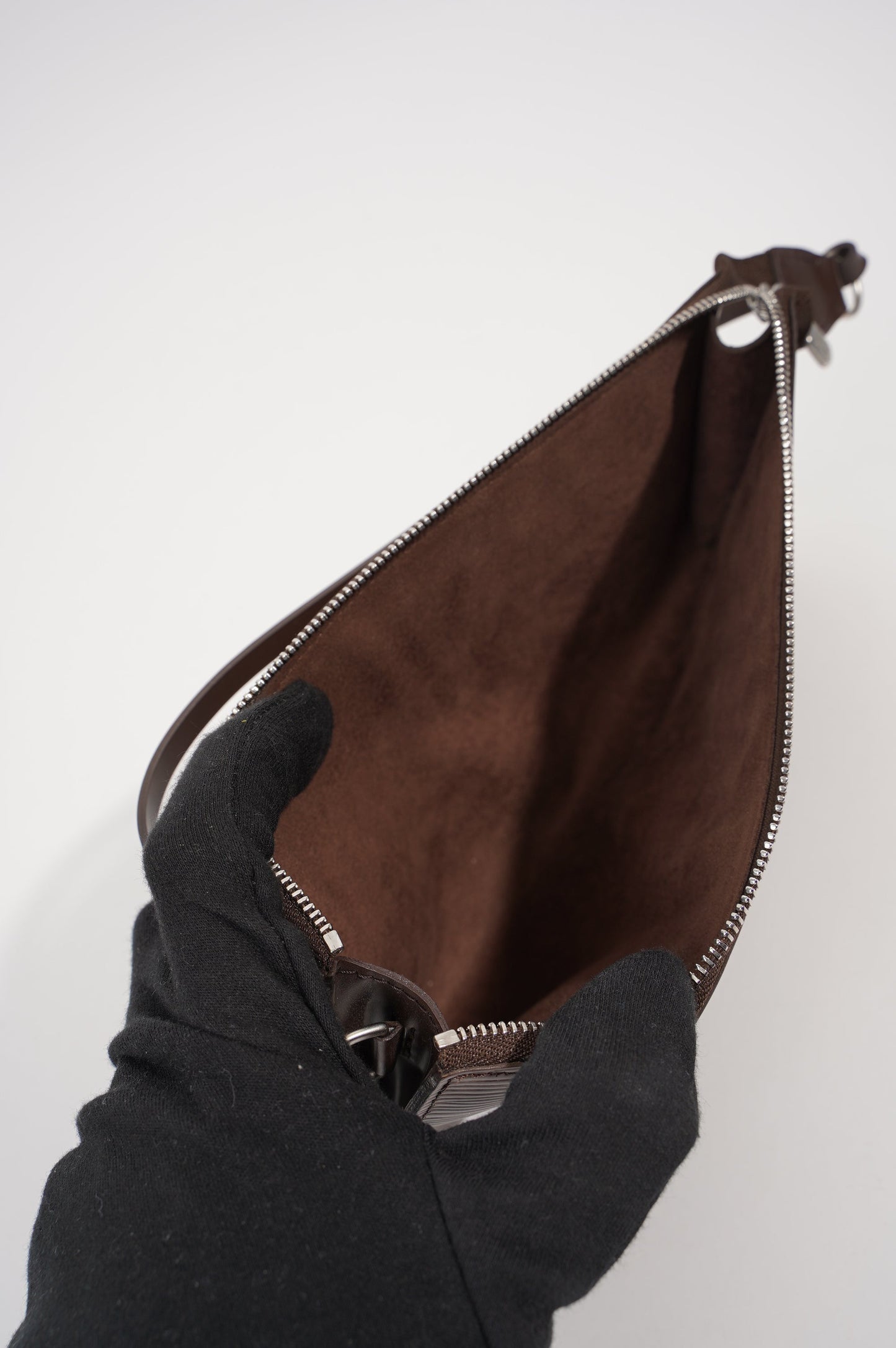 Louis Vuitton Womens Pochette Accessoire Quetsche Epi Leather