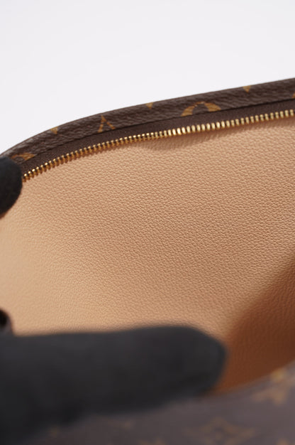 Louis Vuitton Womens Toiletry Monogram 26