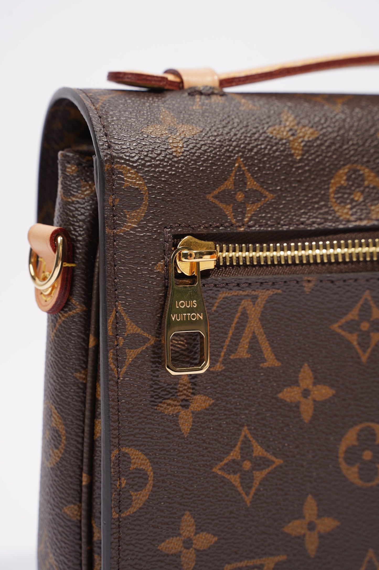 Louis Vuitton Womens Pochette Metis Monogram Canvas