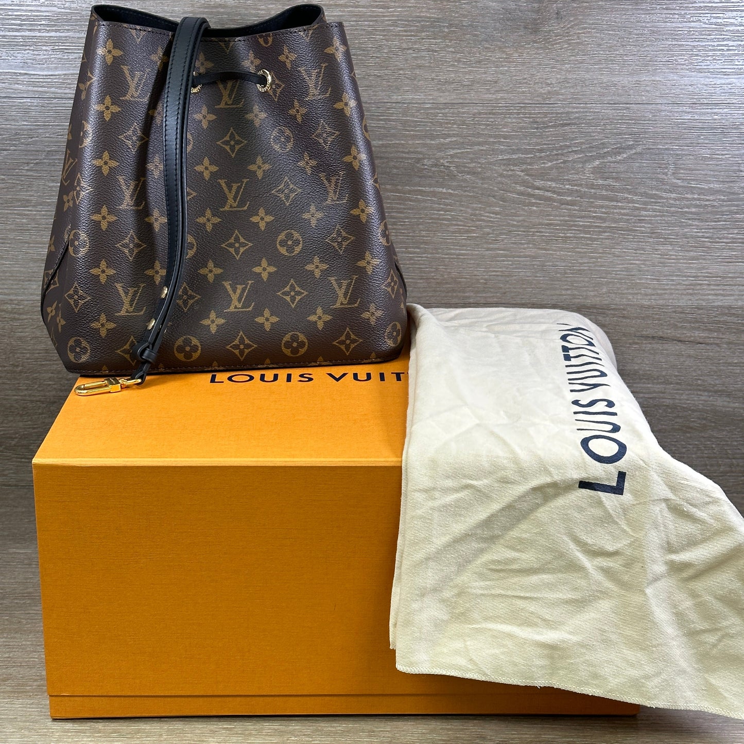 Louis Vuitton NÃ©oNoÃ© MM Monogram Black