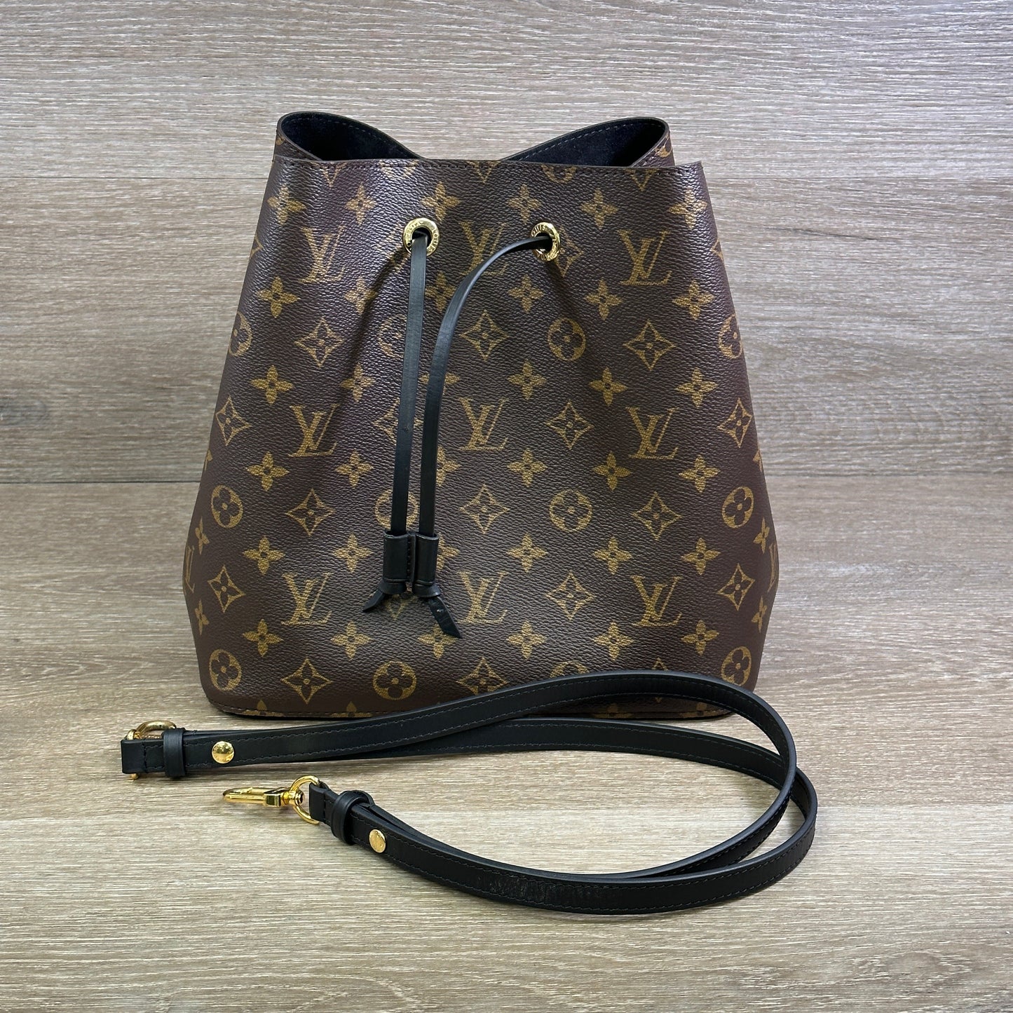 Louis Vuitton NÃ©oNoÃ© MM Monogram Black
