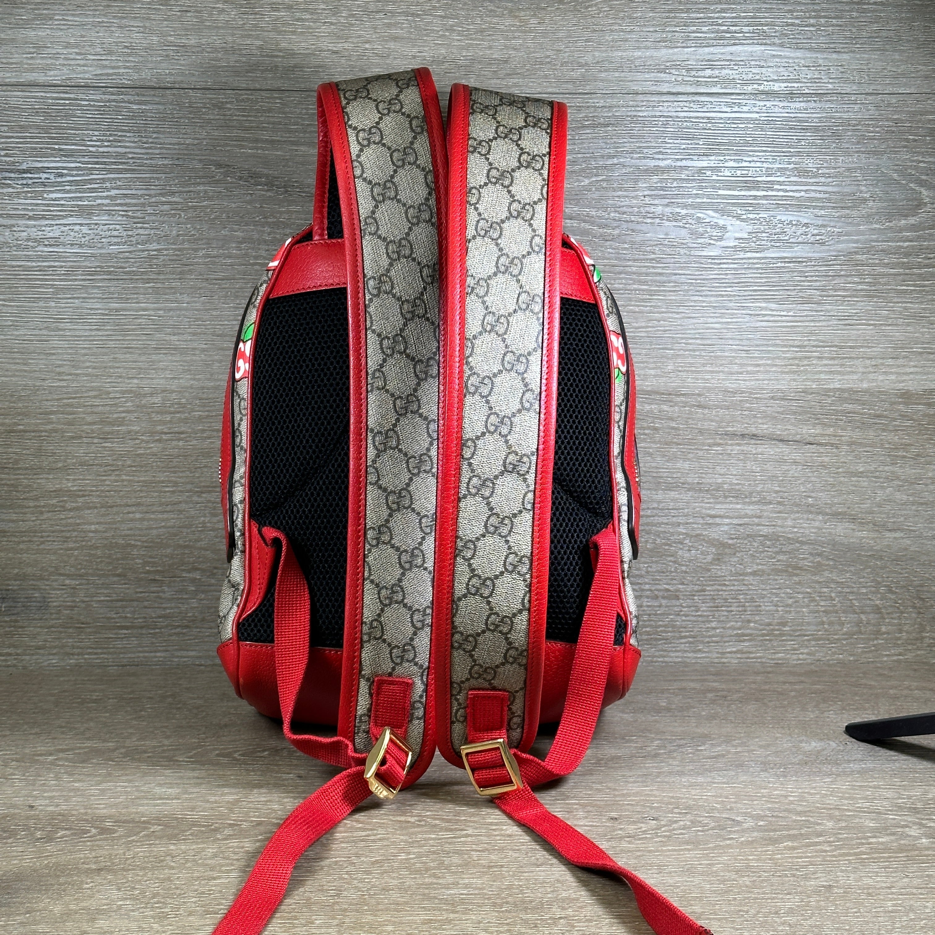 Gucci GG Supreme Canvas Interlocking Apple Backpack – Franco