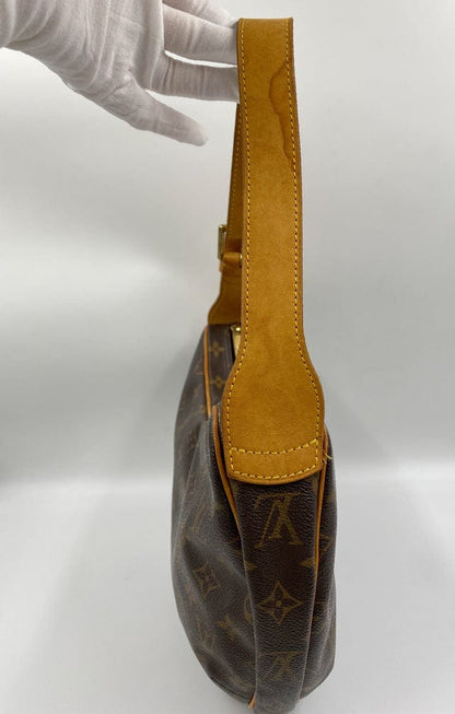 Louis Vuitton Croissant MM