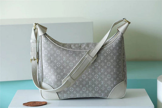 Franco Shops - Louis Vuittons  - 9943